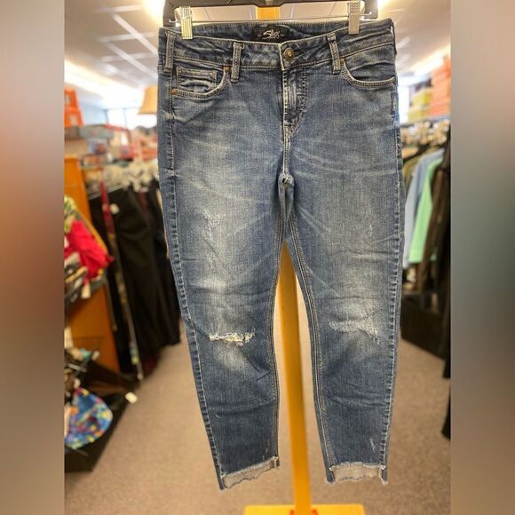 Silver Ladies 31x27 Distressed Jeans - Picture 3 of 3